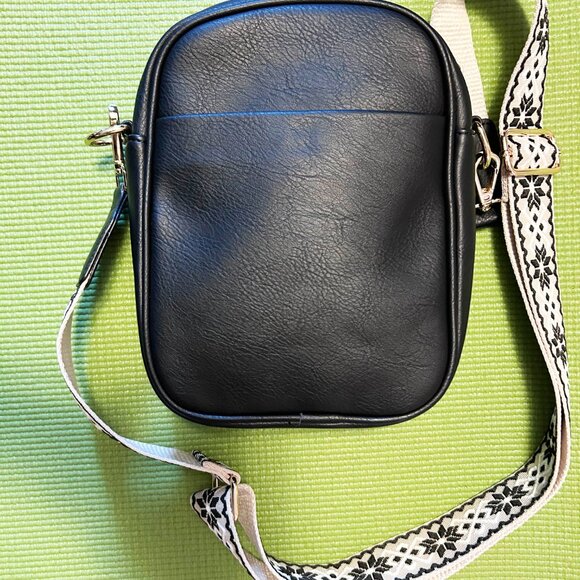 NEW BOSTANTEN Lightweight multi-pockets design bag - Perfect for traveling - Picture 2 of 6